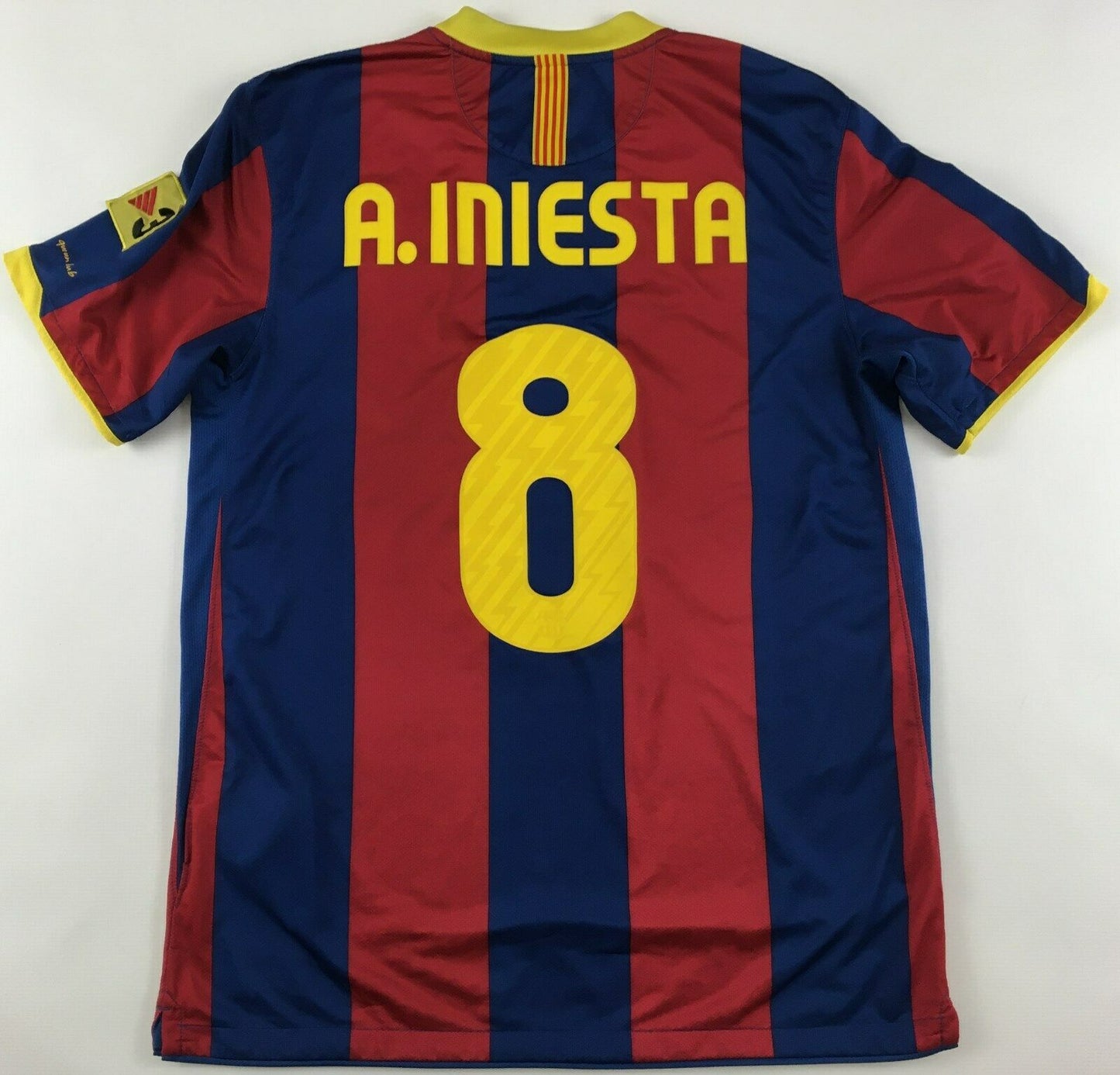fc-barcelona-iniesta-jersey-detail-nummer-8