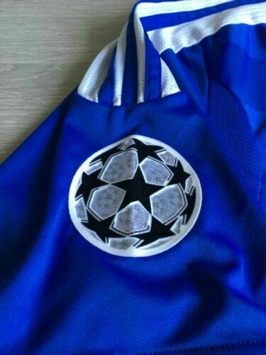 Drogba Chelsea Trikot #11 – Ärmelpatch RIGHT-TO-PLAY, Finale 2012 München, Nahaufnahme