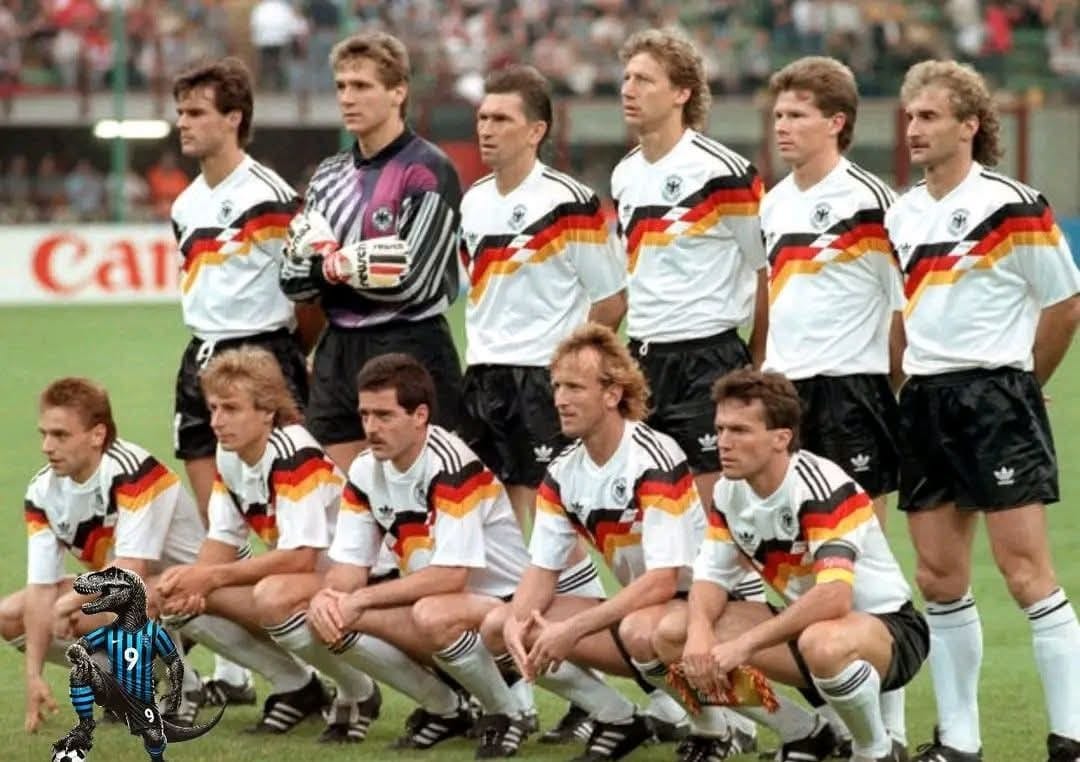 Deutschland Retro Trikots Kollektion – weißes Heim, grüne/schwarze Auswärts‑Designs, Spielertrikots Beckenbauer bis Klose – WM & EM Klassiker