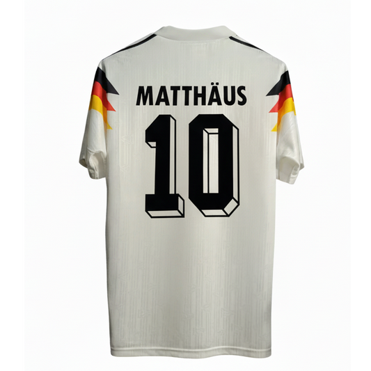 Rückansicht – Deutschland 1990 Heimtrikot – MATTHÄUS 10 – Weiß mit Schwarz-Rot-Gold (Retro)