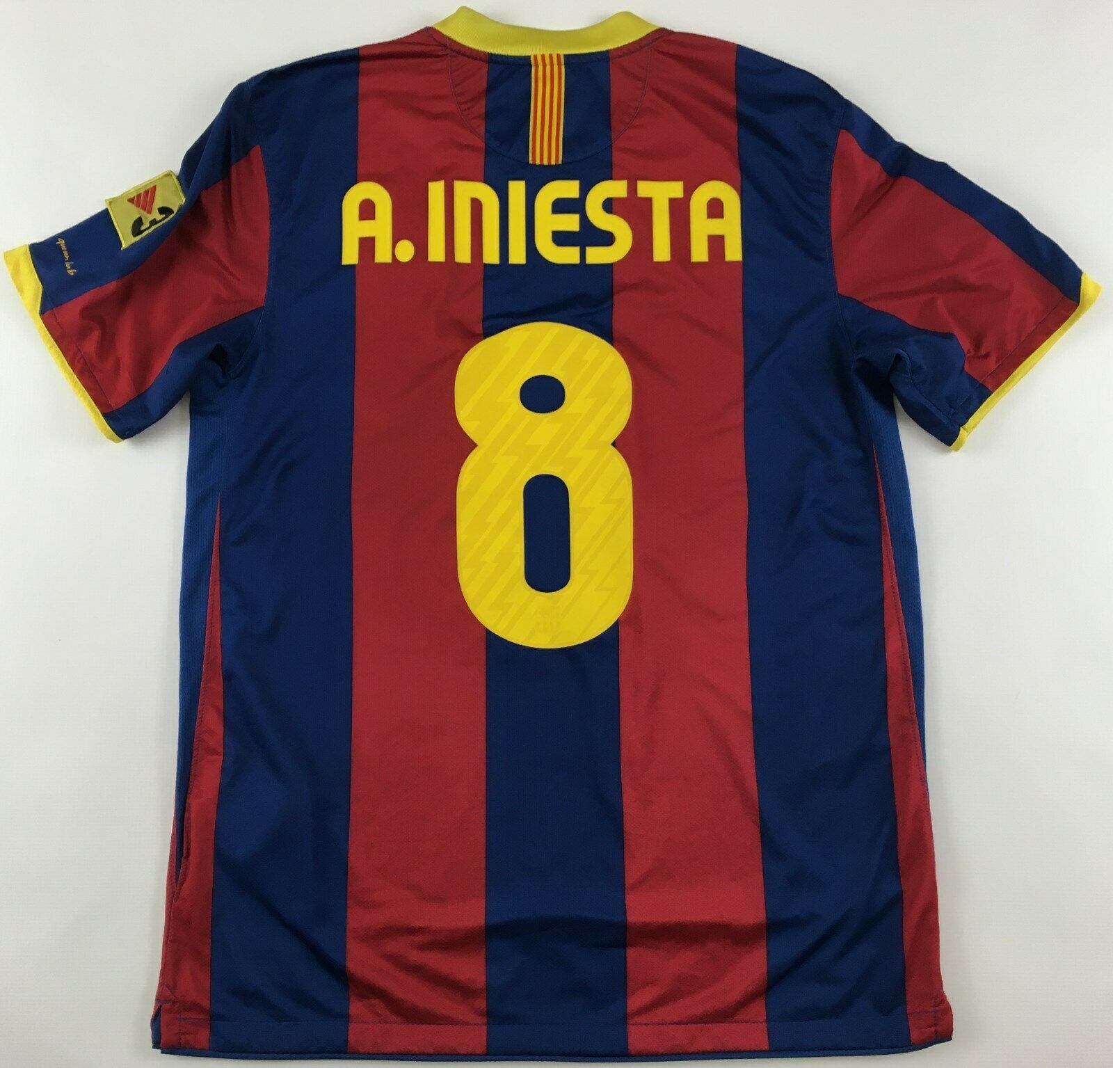 fc-barcelona-iniesta-jersey-detail-nummer-8